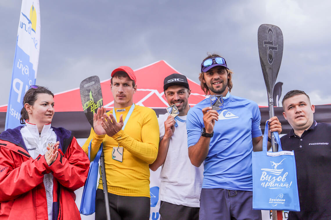 Медали участникам гонки Zavidovo SUP challenge